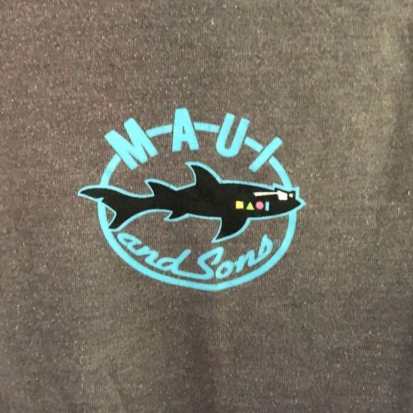 Maui and Sons Graphic T-shirt, long sleeve, gray size small shark - Picture 4 of 4